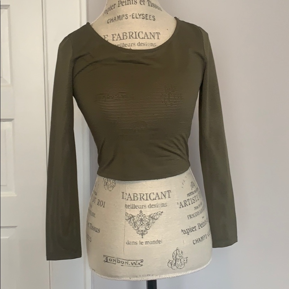 NWT H&M army green long sleeve crop size S